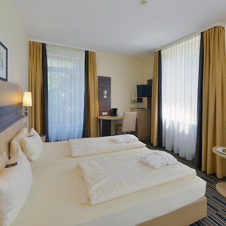Kurpark-Hotel Бад-Дюркхайм Экстерьер фото