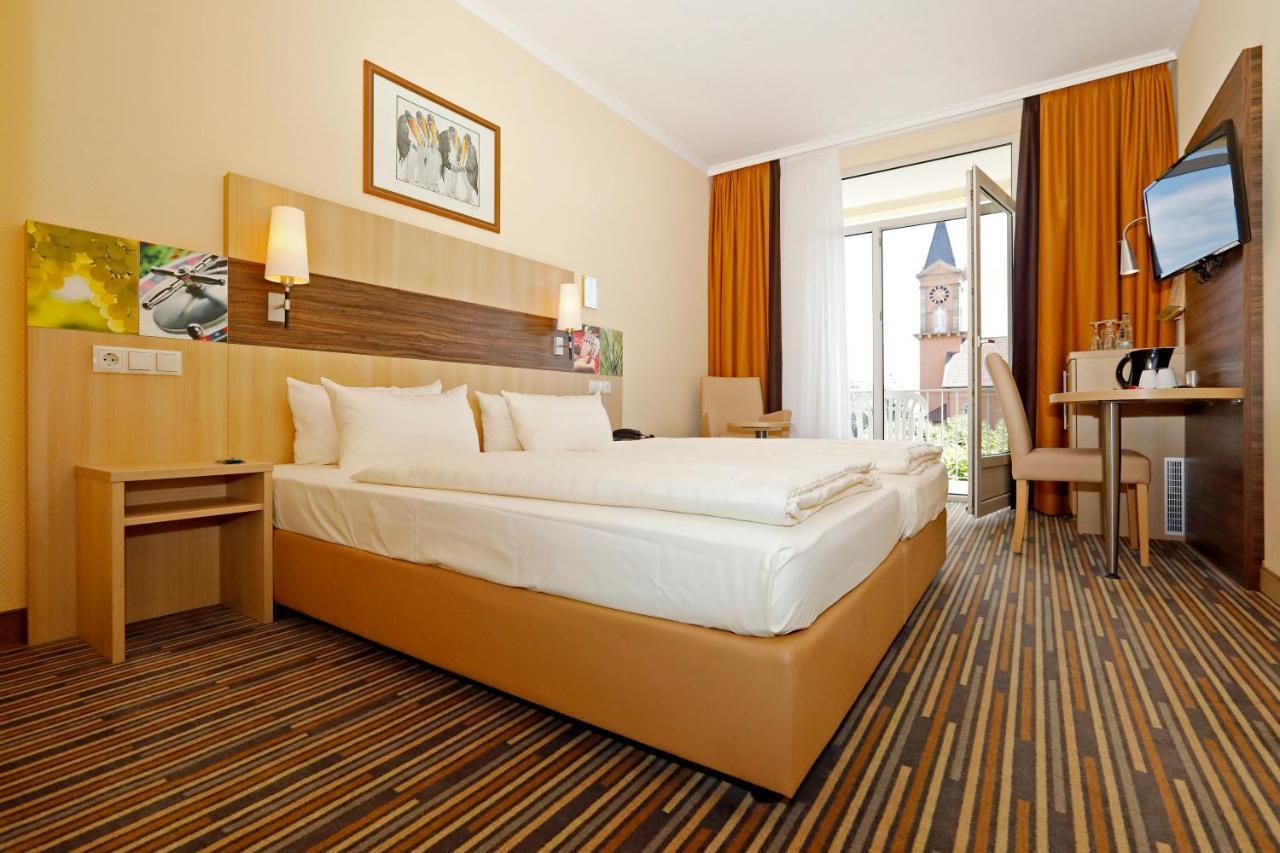 Kurpark-Hotel Бад-Дюркхайм Экстерьер фото