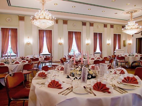 Kurpark-Hotel Бад-Дюркхайм Ресторан фото