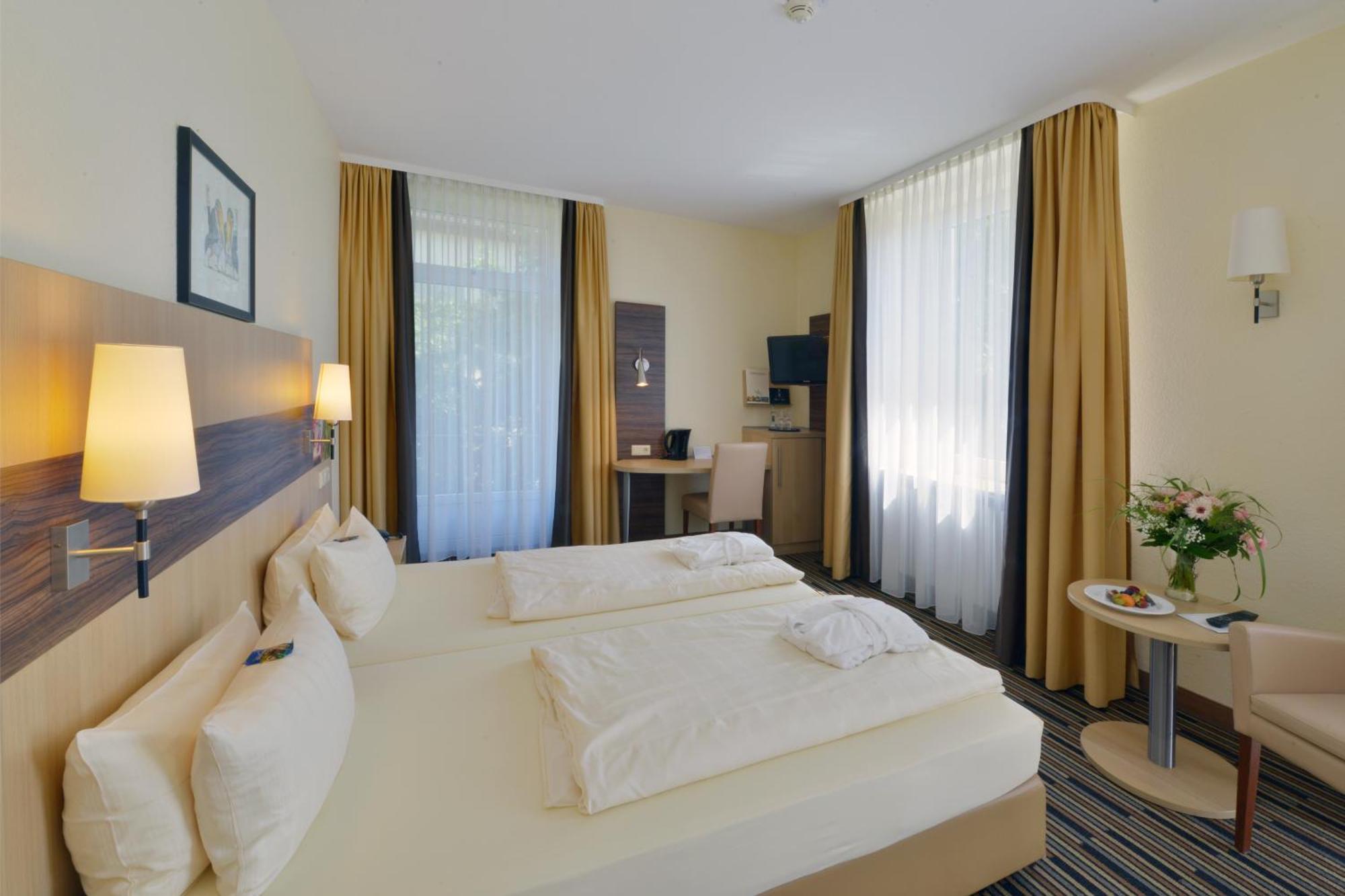 Kurpark-Hotel Бад-Дюркхайм Экстерьер фото