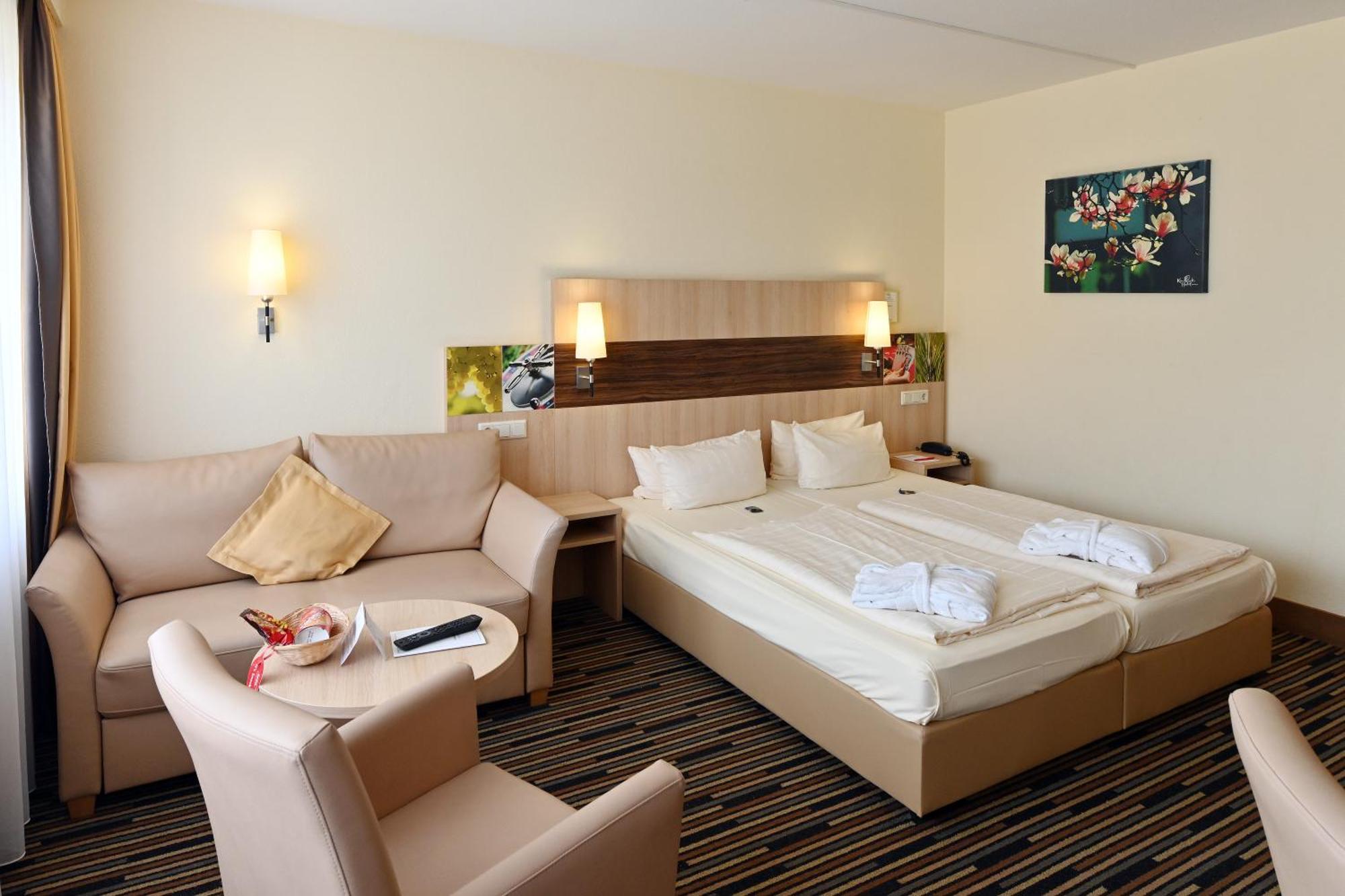 Kurpark-Hotel Бад-Дюркхайм Экстерьер фото