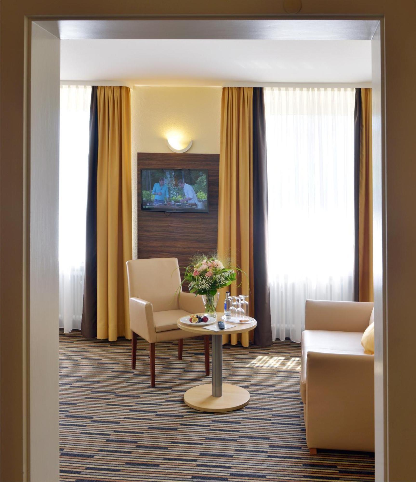 Kurpark-Hotel Бад-Дюркхайм Экстерьер фото