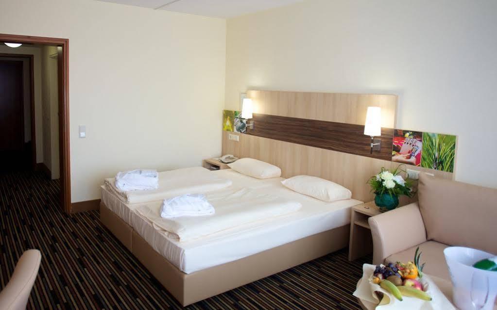 Kurpark-Hotel Бад-Дюркхайм Экстерьер фото